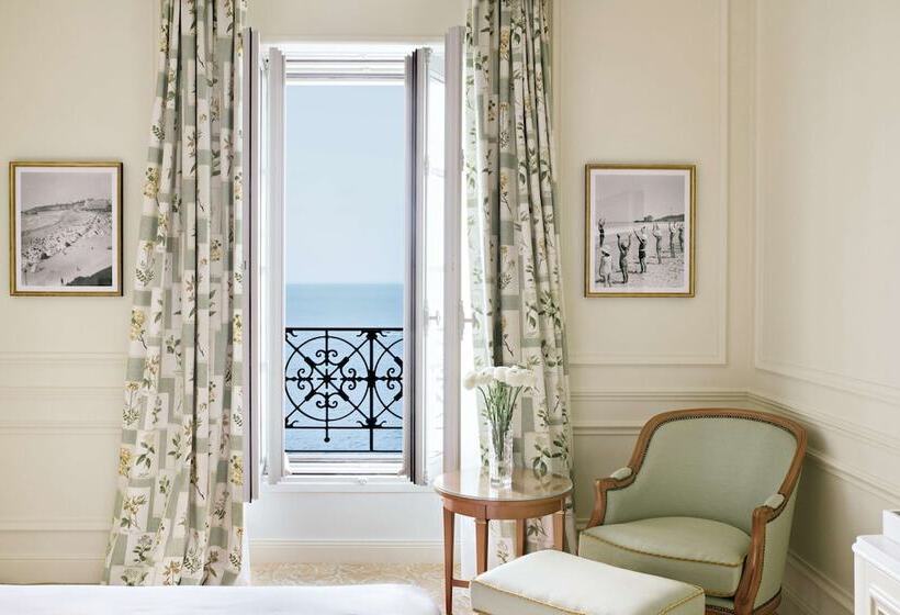 اتاق لوکس با چشمانداز دریا, Hôtel Du Palais Biarritz, In The Unbound Collection By Hyatt