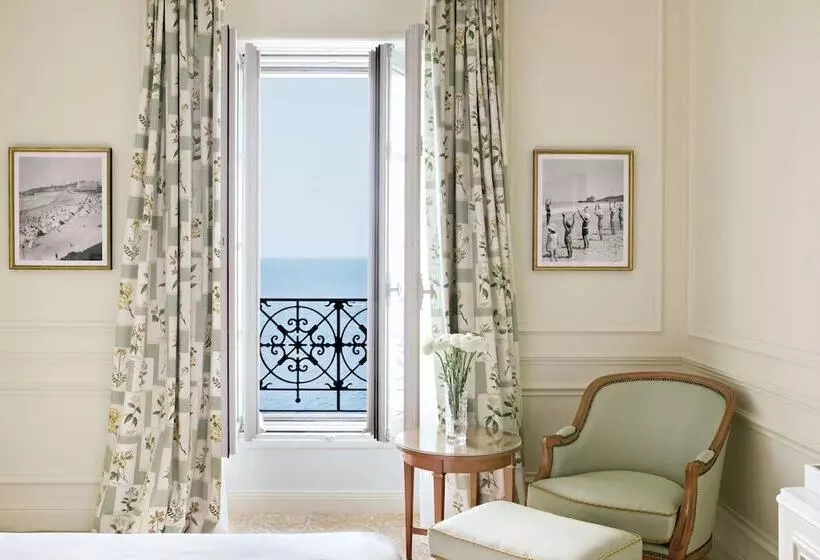 اتاق لوکس با چشم‌انداز دریا, Hôtel Du Palais Biarritz, In The Unbound Collection By Hyatt