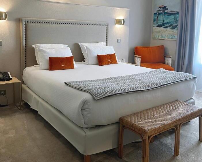 اتاق استاندارد با چشمانداز دریا, Grand Hôtel Richelieu