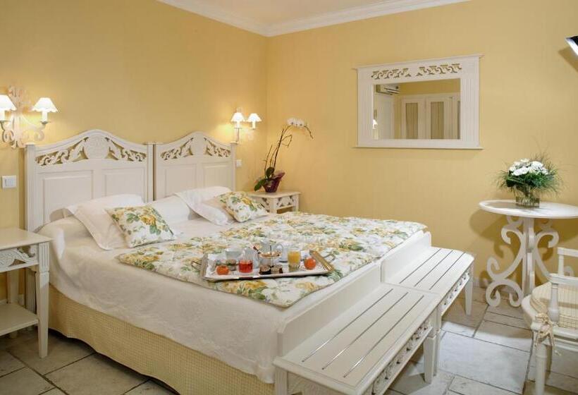 اتاق خانوادگی با چشمانداز باغ, Hôtel La Magnaneraie