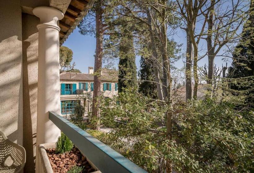 اتاق خانوادگی با چشمانداز باغ, Hôtel La Magnaneraie