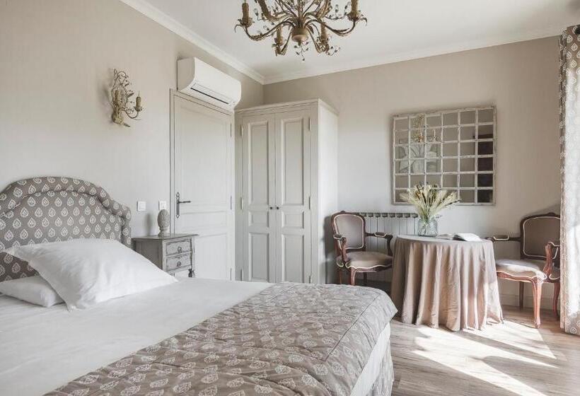 اتاق خانوادگی با چشمانداز باغ, Hôtel La Magnaneraie