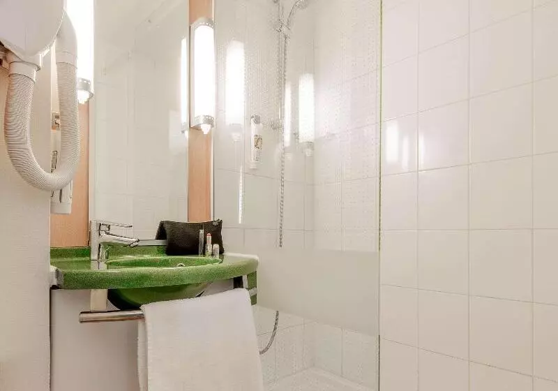 Standard Kolmen Hengen Huone, B&b Hotel Lourdes Centre