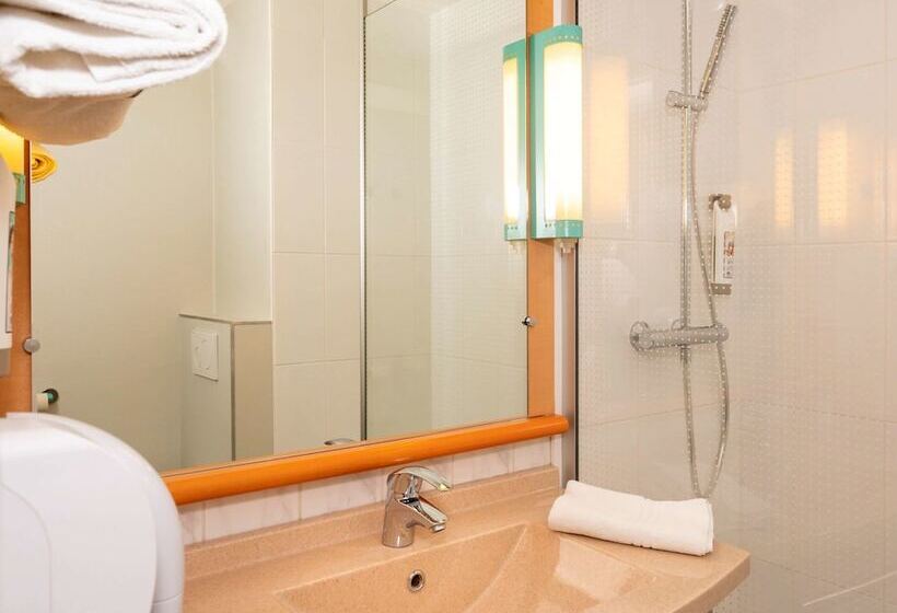 标准间, Ibis Saintdie