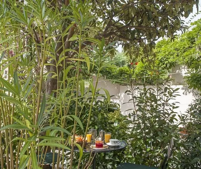 اتاق خانوادگی, La Bienvenue