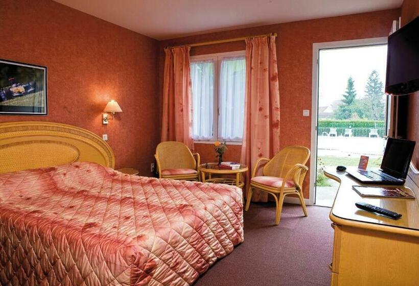 Номер Стандарт Вид на Бассейн, Logis Hôtel Du Pont Neuf