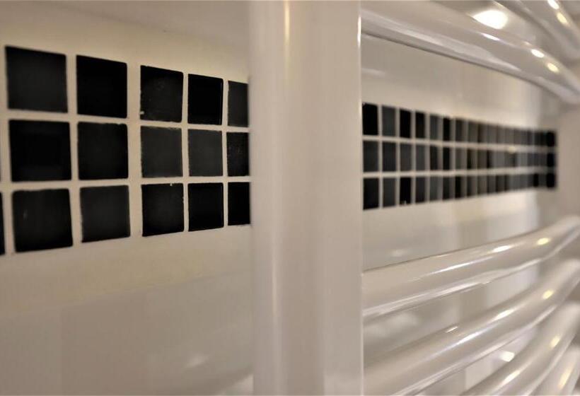 اتاق استاندارد با بالکن, Des Tuileries