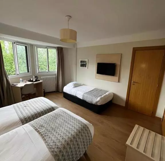 اتاق استاندارد سه نفره, Hôtel Mondial