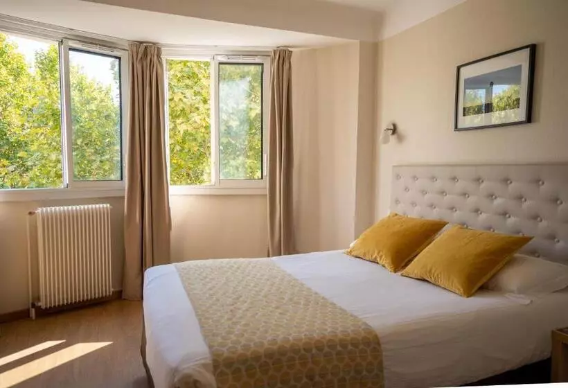 اتاق استاندارد سه نفره, Hôtel Mondial