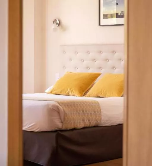 اتاق استاندارد با بالکن, Hôtel Mondial