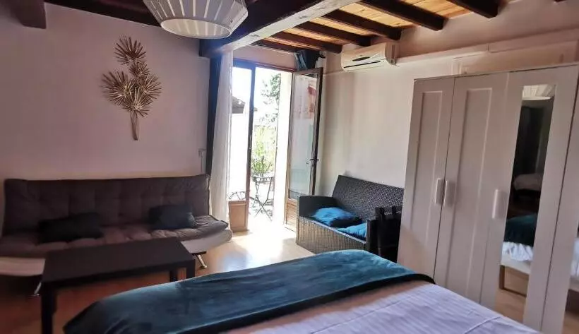 Standard Quadruple Room, Le Mas Des Amandiers