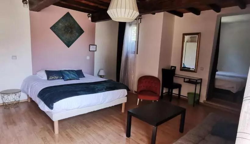 Standard Quadruple Room, Le Mas Des Amandiers