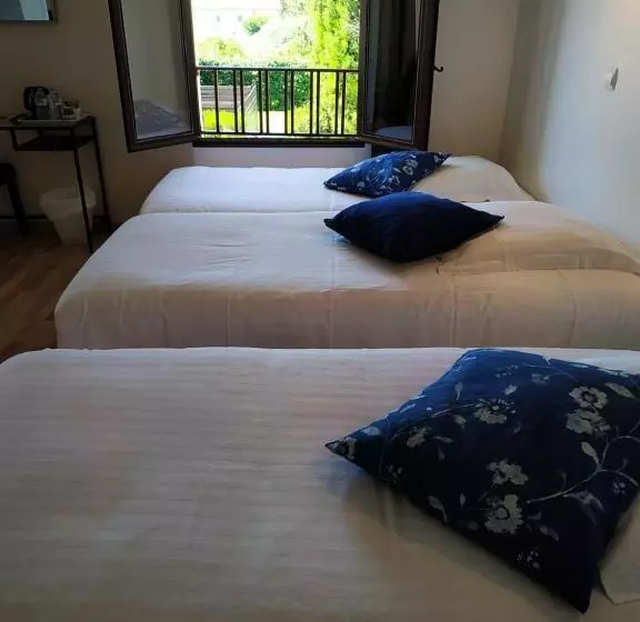Family Room, Le Mas Des Amandiers