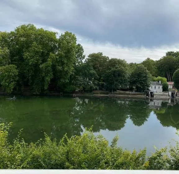 اتاق استاندارد سه نفره, Le Rivage