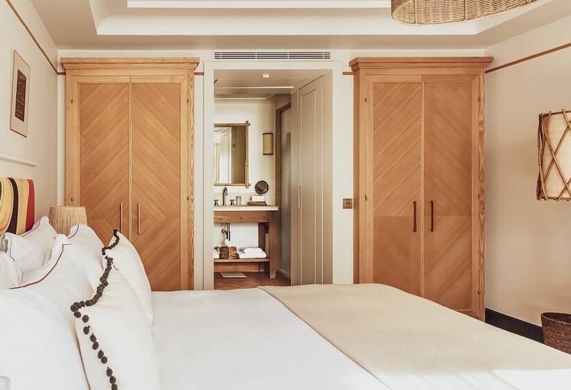 חדר סופריור, Lou Pinet