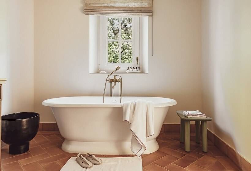 סוויטת סופריור, Lou Pinet