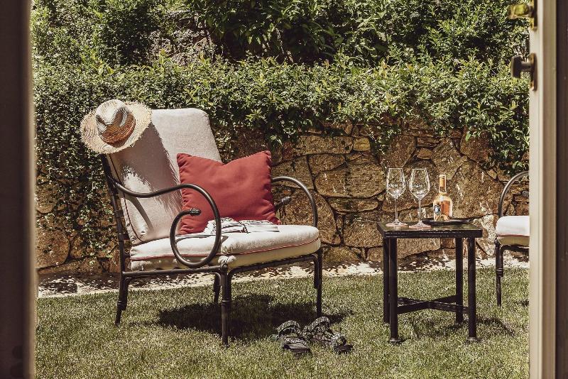 סוויטת ג'וניור דלוקס, Lou Pinet