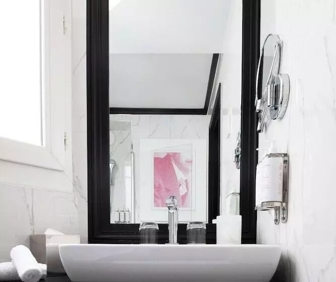 اتاق استاندارد با تخت دوبل, Maison Astor Paris, Curio Collection By Hilton