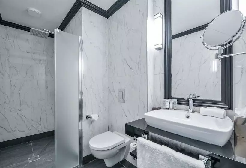 اتاق استاندارد با تخت دوبل, Maison Astor Paris, Curio Collection By Hilton