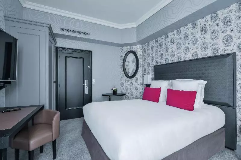 اتاق پرمیوم, Maison Astor Paris, Curio Collection By Hilton