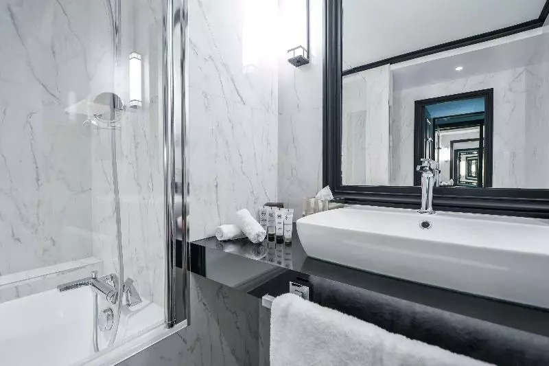 اتاق پرمیوم, Maison Astor Paris, Curio Collection By Hilton