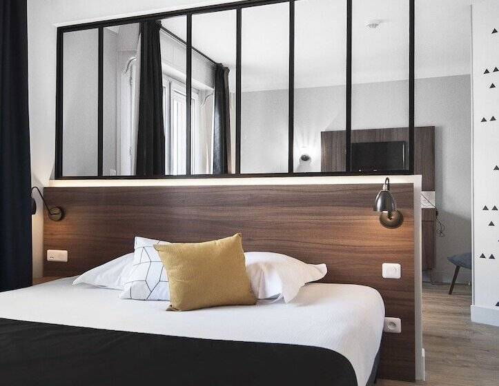 Номер Стандарт, Hôtel Métropole