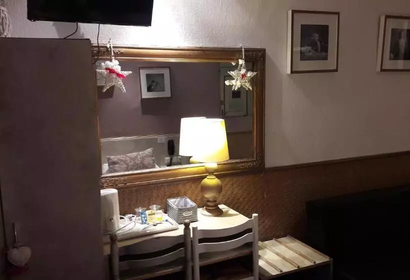 Üç Kişilik Rahat Oda, Mignon