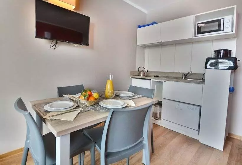 استودیو ساده, Sowell Residences New Chastillon
