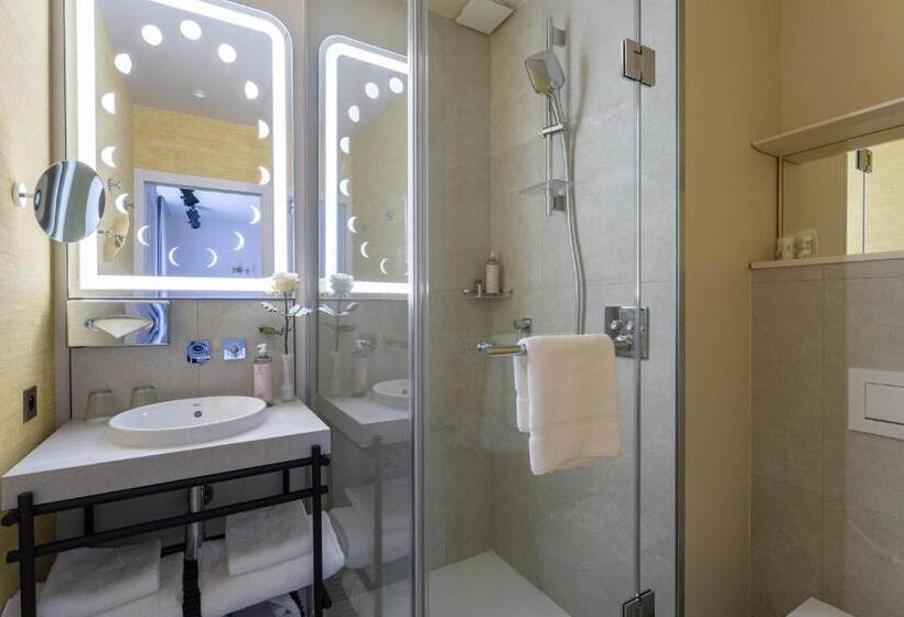 テラス付きスタンダードルーム, Astra Opera   Astotel