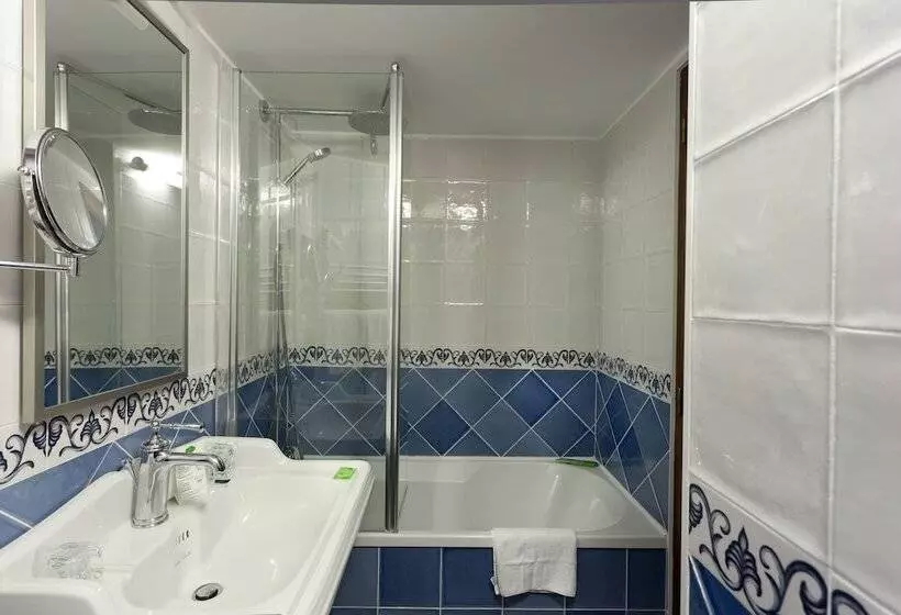 اتاق استاندارد چهار تخته, Auberge Saint Pierre