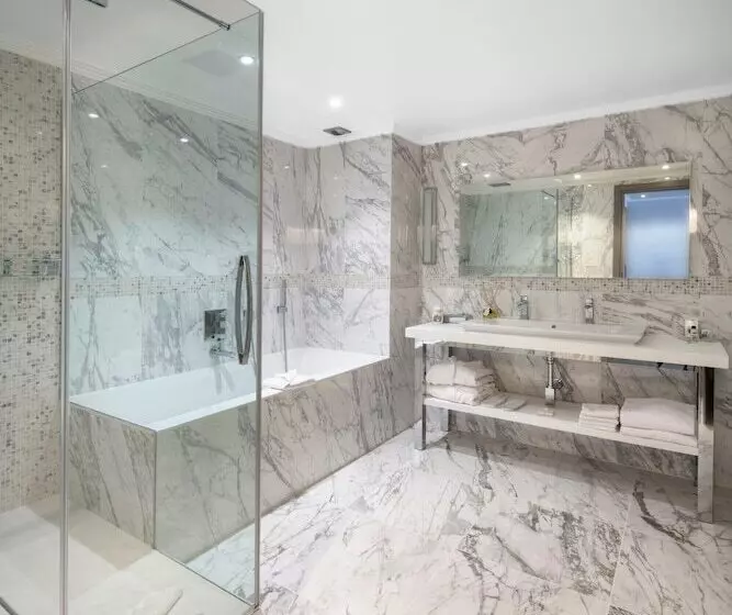 سوییت لوکس, Juliana Hotel Cannes
