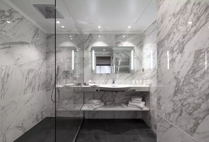 سوییت خانوادگی, Juliana Hotel Cannes