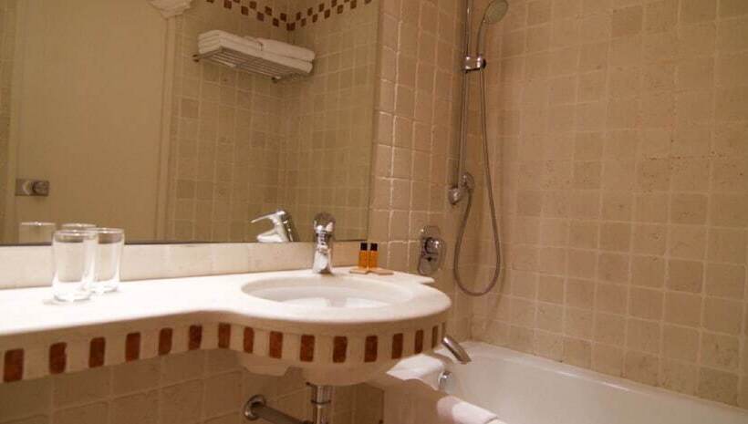 スタンダードトリプルルーム, Du Vieux Marais