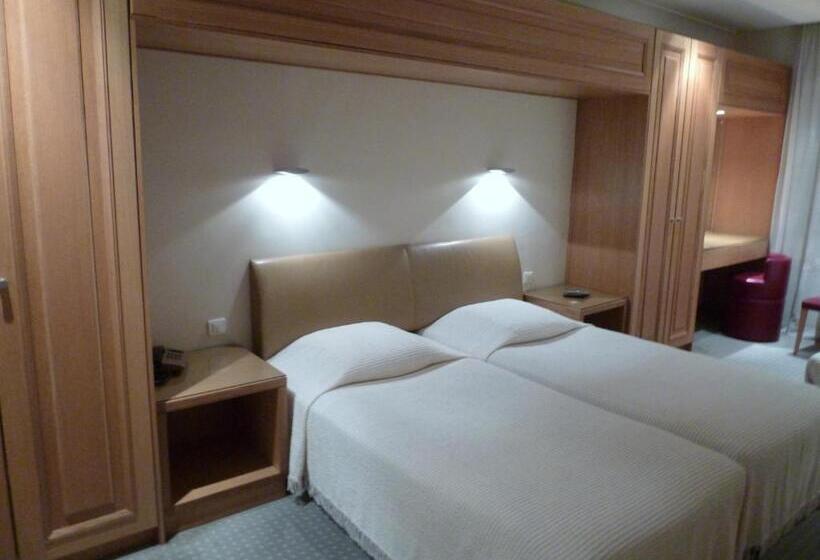 スタンダードトリプルルーム, Du Vieux Marais