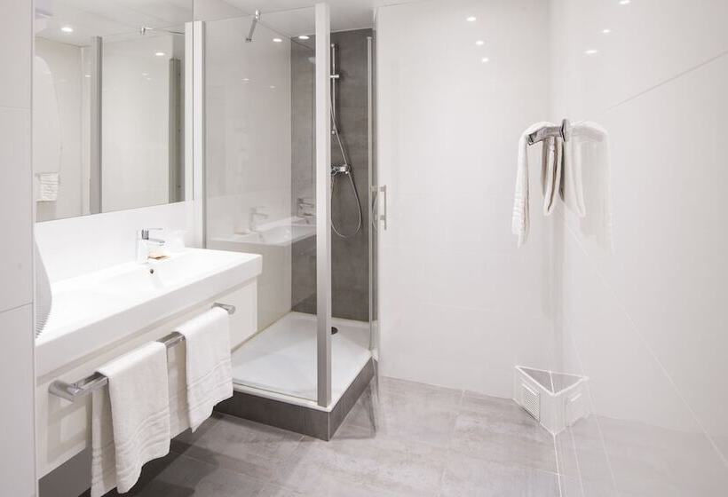 四人标准间, La Residence