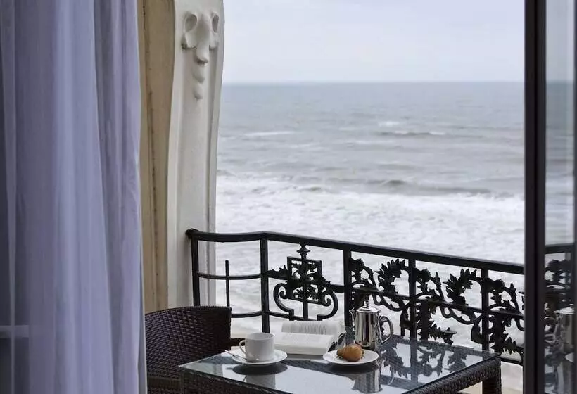Chambre Deluxe Vue Mer avec Balcon, Le Grand Hotel De Cabourg   Mgallery Hotel Collection
