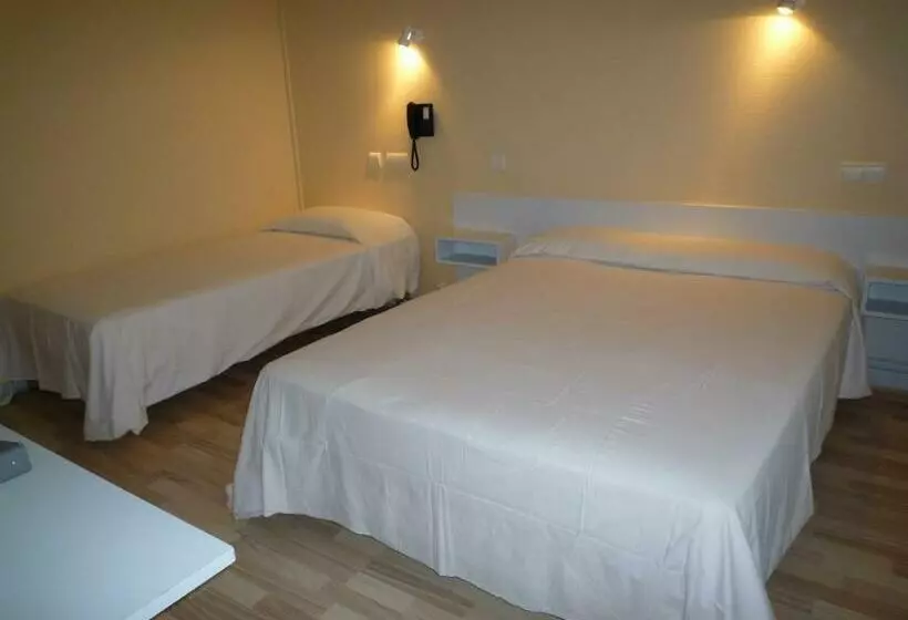 Standard Kolmen Hengen Huone, Le Relais De La Route Bleue