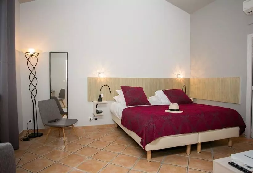 コンフォートルーム, Le Relais Des Trois Mas