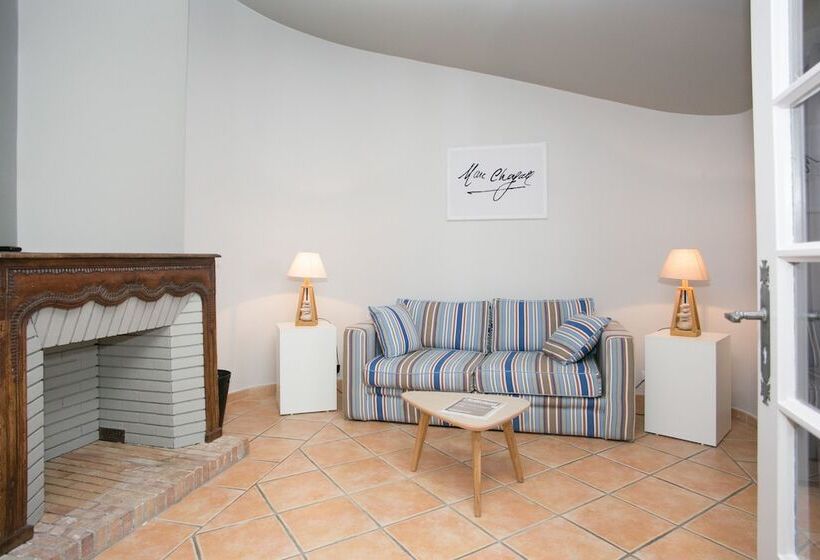 Номер Комфорт, Le Relais Des Trois Mas