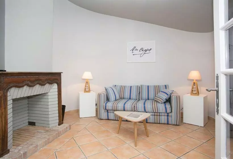 コンフォートルーム, Le Relais Des Trois Mas