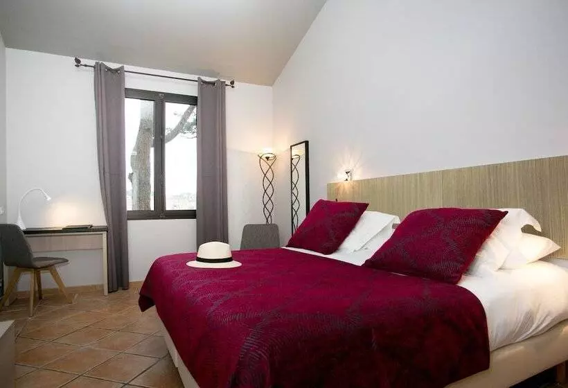 コンフォートルーム, Le Relais Des Trois Mas