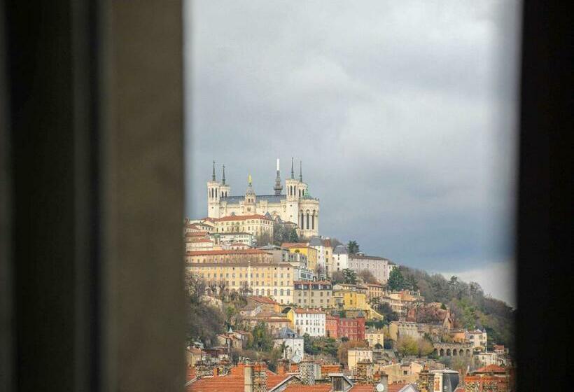 اتاق پرستیژ, Mercure Lyon Centre Château Perrache