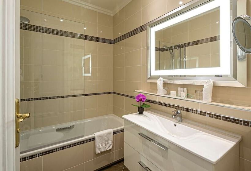 Chambre Supérieure, Regina Louvre