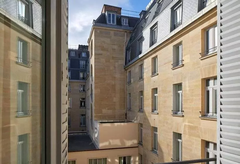 プレステージスイート, Regina Louvre