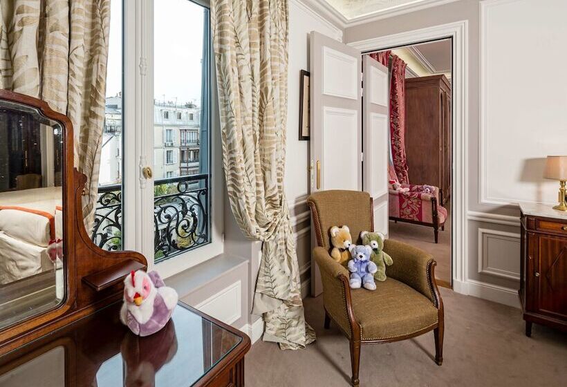 Chambre Familiale, Regina Louvre