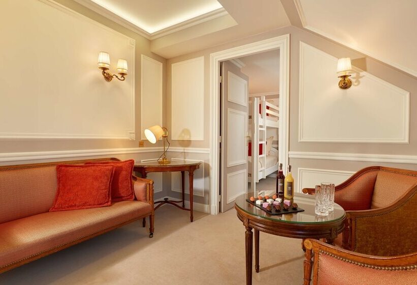 Suite Familiale, Regina Louvre