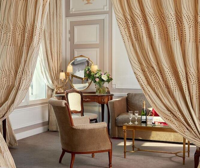 Suite, Regina Louvre