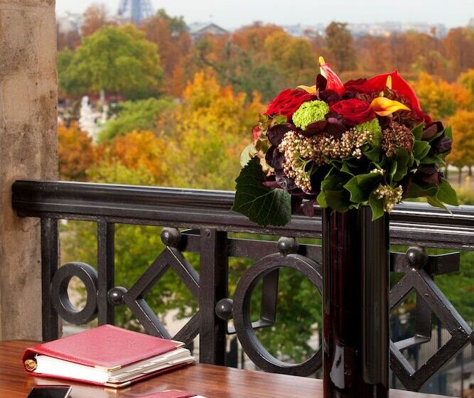 Suite, Regina Louvre