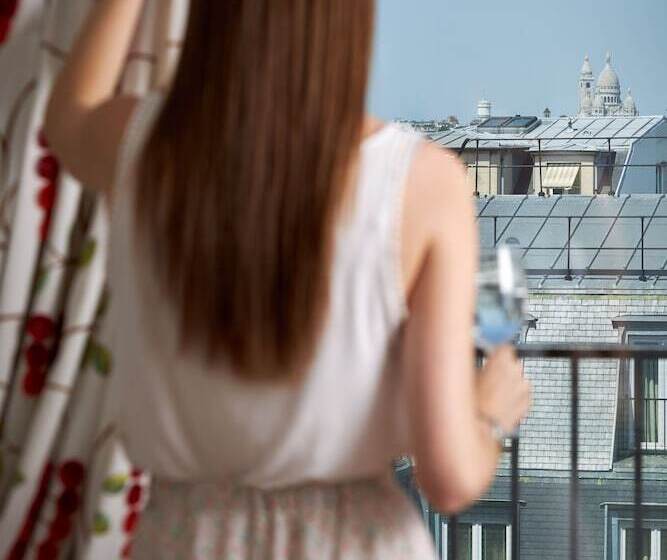 Suite Familiale, Regina Louvre