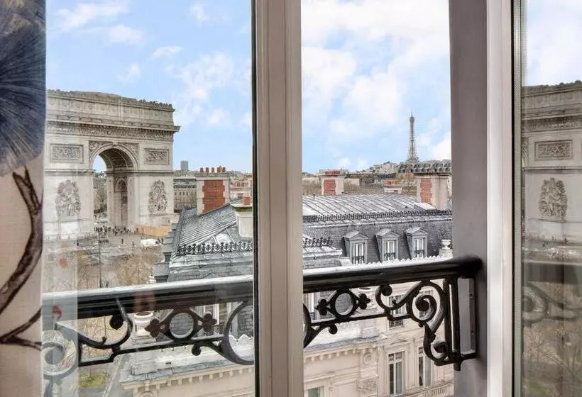 Suite cu Priveliști, Splendid Etoile